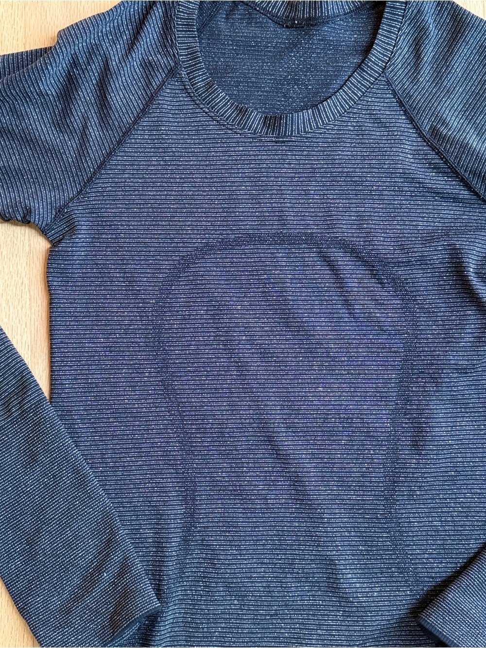 Lululemon Black with Gold Shimmer Long Sleeve Top - Picture 2 of 7